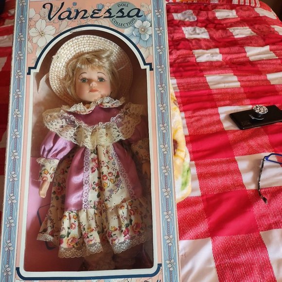 porcelain doll - Picture 2 of 2